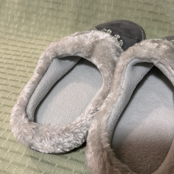 New memory foam grey scuff slippers with jewels M - Picture 3 of 6